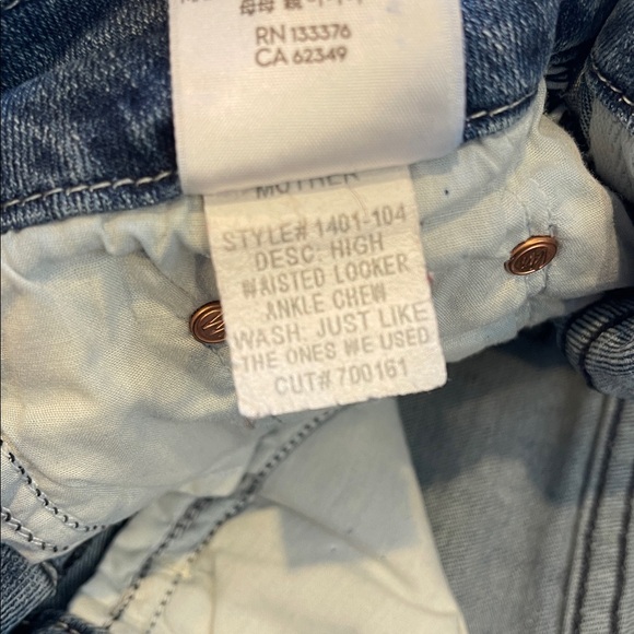 MOTHER High Waisted Looker Ankle Chew Jeans Size 26 Just Like the Ones We Used - Picture 4 of 8